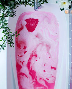 Vanilla Raspberry Macaroon Bath Bomb